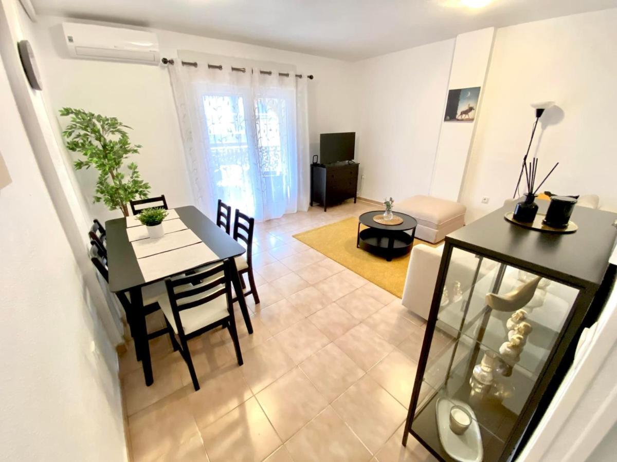 Locos Beach Holiday Apartments تورّيفيِخا المظهر الخارجي الصورة